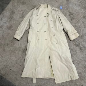 Vintage Tan authentic London Fog Maincoat.